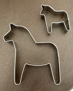 lot 271 image: Bethany Lefse Maker, Vintage Cookie Cutters and More
