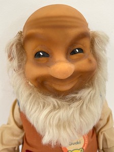 lot 292 image: Vintage Steiff Gucke Gnome Figurine
