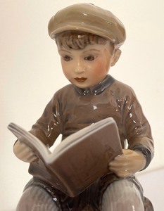 lot 289 image: Jens Peter Dahl Jensen Boy Sitting Reading Figurine #1096