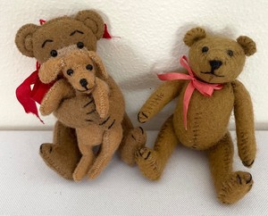 lot 295 image: Grouping of Miniature Jointed Teddy Bears
