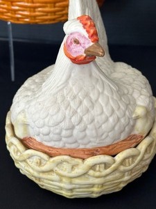 lot 54 image: Antique Staffordshire Hen and Rooster