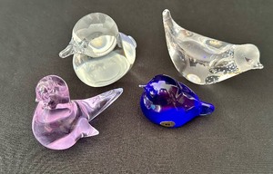 lot 348 image: Vicke Lindstrand Glass Bird and Three Additonal Collecible Glass Bird Figurines