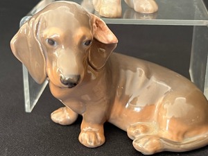 lot 45 image: Vintage Bing and Grondahl Cocker Spaniel Figurine & Vintage Royal Coppenhagen Dachshund Figurine #3140