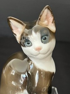 lot 349 image: Vintage Classic Rosenthal Cat Figurine by Theodore Karner