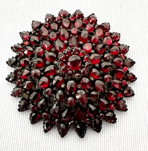 lot 397 image: Antique Garnet Brooch