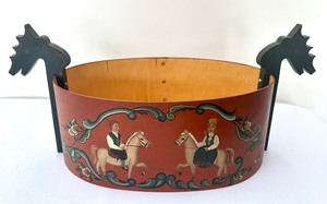 lot 10 image: Beautiful Rosemaling Hand Painted Tine Box with Equestrian Scene