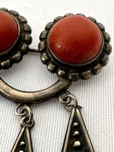lot 401 image: Vintage Sterling (850) and Coral Brooch