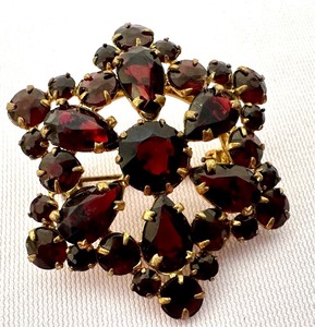 lot 398 image: Antique Czechoslovakia Garnet Star Brooch
