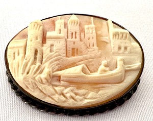 lot 399 image: Antique Cameo Scene Brooch