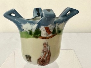 lot 409 image: Three Pieces of Antique Royal Bayreuth