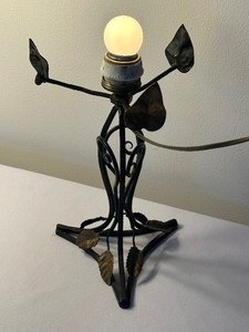 lot 423 image: Vintage Petite Metal Lamp