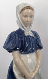 lot 225 image: Royal Copenhagen Girl with Goose Porcelain Figurine #527