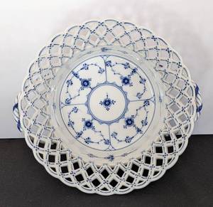 lot 375 image: Royal Copenhagen Blue Fluted Lace Bowl