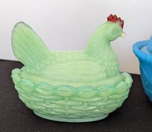 lot 376 image: Three Rooster on Nest Dishes