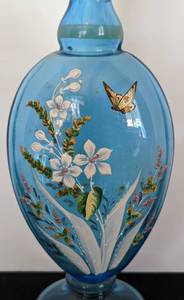 lot 381 image: Vintage Pretty Painted Glass Vase
