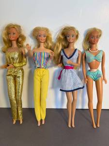 lot 14 image: 4 1966 Barbies