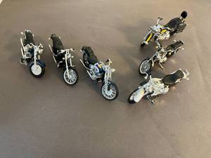 lot 21 image: 6 model Harley Davidson motorcycles, great condition