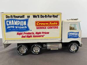 lot 25 image: Nylint Ford Champion Auto Box Truck