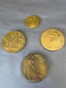 lot 33 image: 4 commemorative US Presidential inaugural paperweights Harding, Coolidge, Roosevelt, Truman