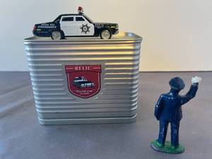 lot 47 image: police car clock by Relic (in box) and metal cop figurine