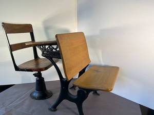 lot 66 image: antique 20th Century Sears Roebuck & Co. 5L130 desk with built-in flip seat and school chair