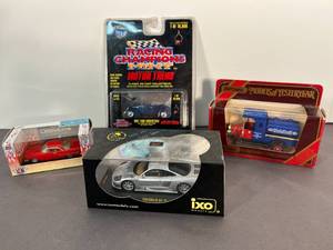 lot 69 image: 4 model cars in box