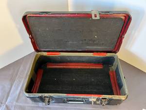 lot 77 image: metal utility box