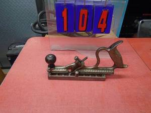 Stanley No 48 swing fence tongue & groove plane with blade. Nice condition. Has 49 stamped on fence. As shown.