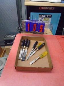 Qty of 7 wood chisels. As shown.
