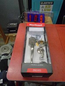 Quikset exterior door handle set with keys. Looks new. Appears complete. As shown.
