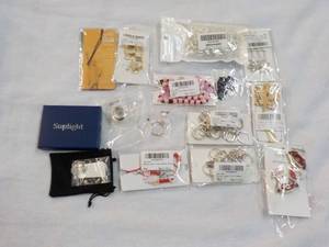 lot 22 image: Jewelry...