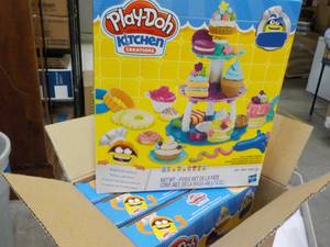 lot 84 image: 4 Play Doh Kitchen Creations...