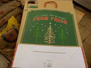 lot 103 image: 24 Wondershop Large Holiday Bags...