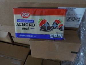 lot 243 image: Case of 12 - 20 oz Trays IGA Chocol...