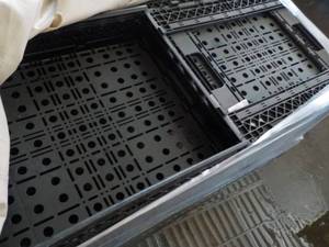 lot 322 image: 4 Collapsible Plastic Trays...