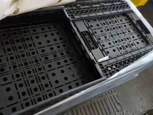 lot 323 image: 4 Collapsible Plastic Trays...