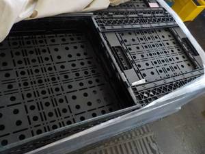 lot 324 image: 4 Collapsible Plastic Trays...