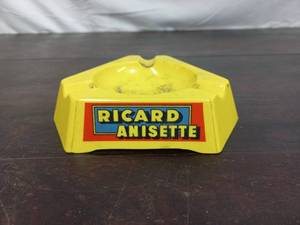 lot 38 image: Vintage Plastic Ricard Anisette Ashtray