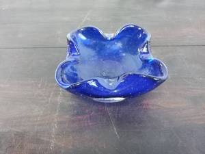 lot 46 image: Vintage Blue Glass Ashtray