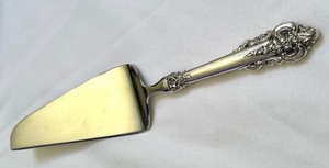 Vintage Wallace Grand Baroque Pie Server
