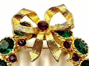 Weiss Christmas Wreath Brooch