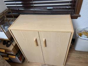 lot 44 image: Golden Oak Bookshelf with Doors Lot 1 of 5