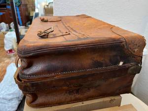 lot 49 image: Antique Brown Briefcase