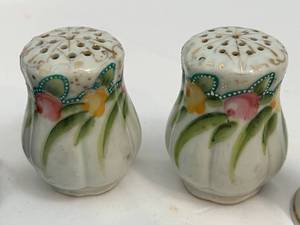 lot 74 image: Unique Salt & Pepper Shaker Sets