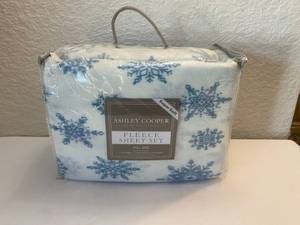 lot 36 image: New Ashley Cooper Snowflake Full Sheet Set