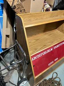 lot 118 image: Vintage Toy CrateBookshelf