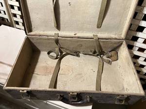 lot 127 image: Vintage Trunk with Handle