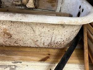 lot 150 image: Antique Iron Clawfoot Tub See Details for Moving