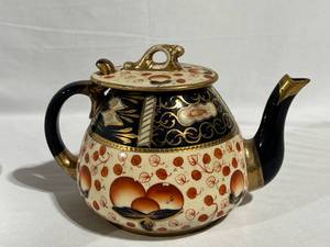 lot 132 image: Vintage Ornate Teakettle with Milk Glass Platter