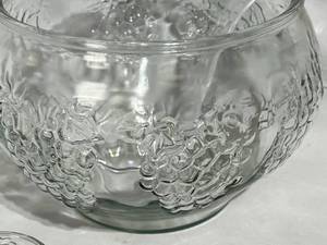 lot 128 image: Vintage Indiana Glass Punch Set